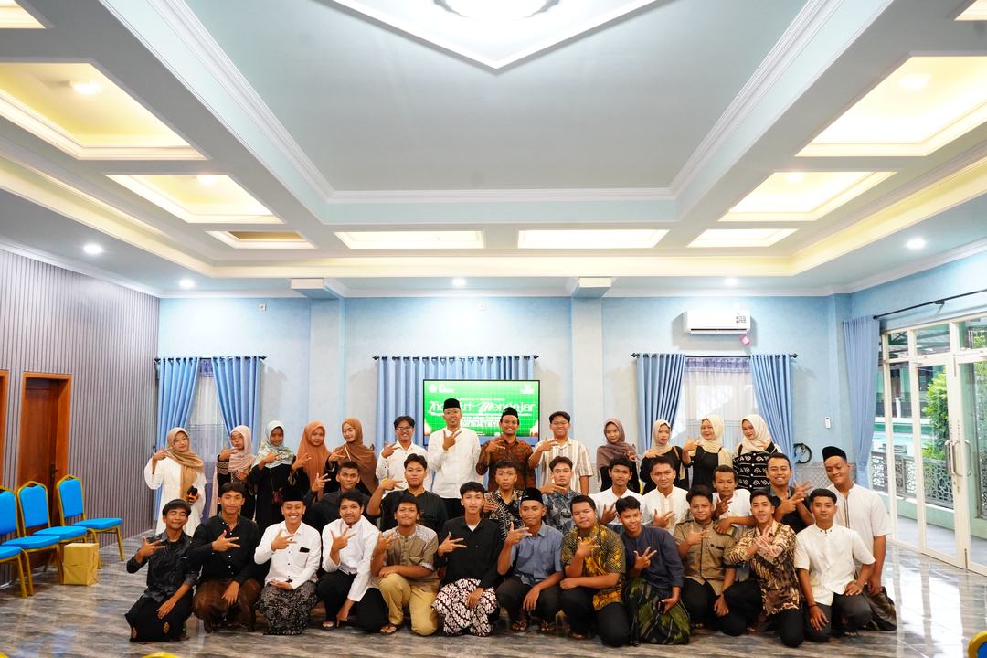 Foto bersama peserta dan guru pada acara Industri Mengajar bersama JagoanHosting Indonesia