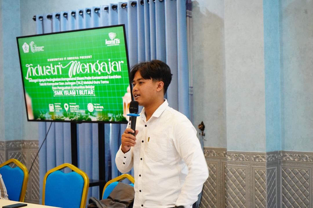 Suasana sesi acara Industri Mengajar di aula sekolah