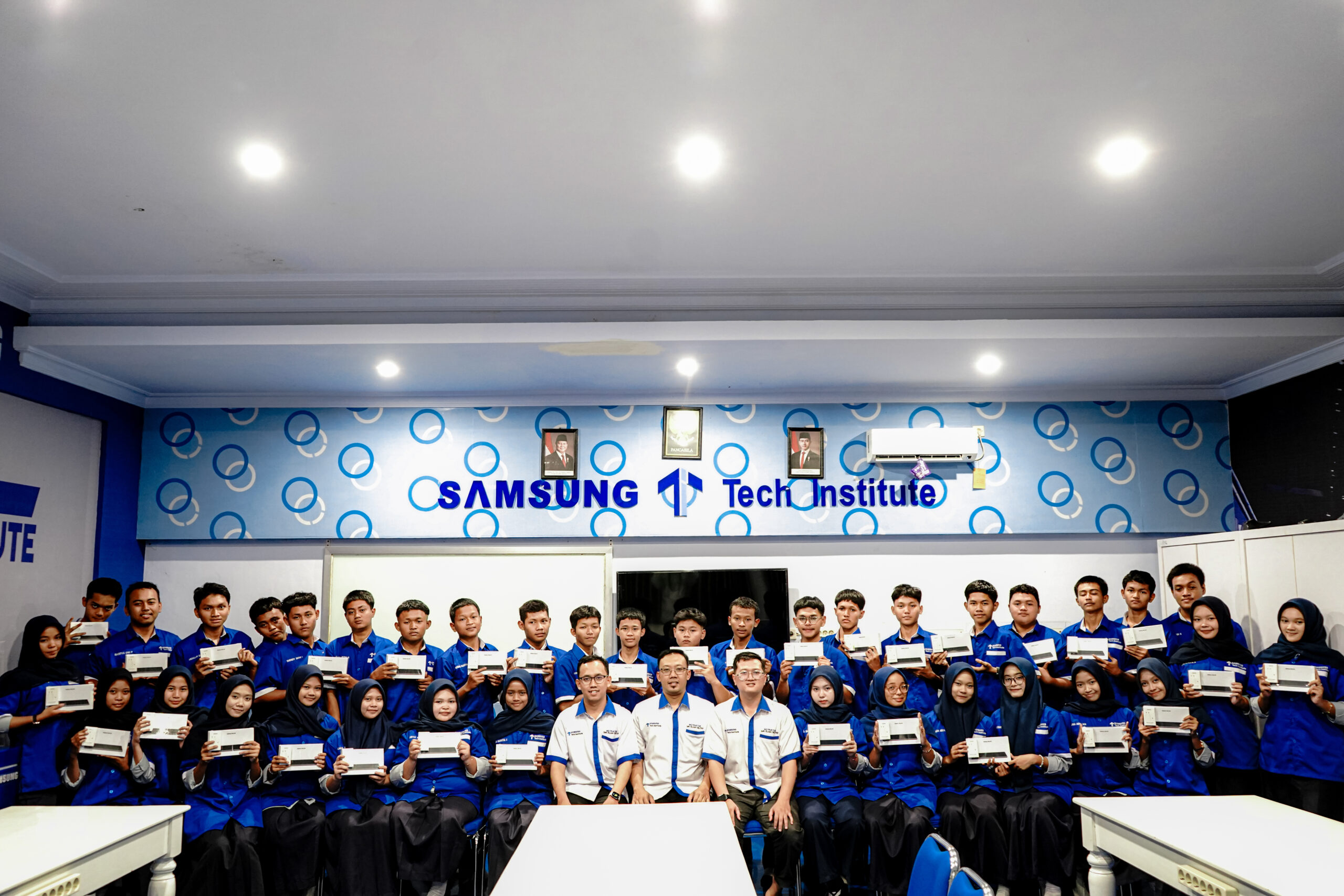 Serah Terima Tablet Samsung Tech Institute di SMKS Islam 1 Kota Blitar